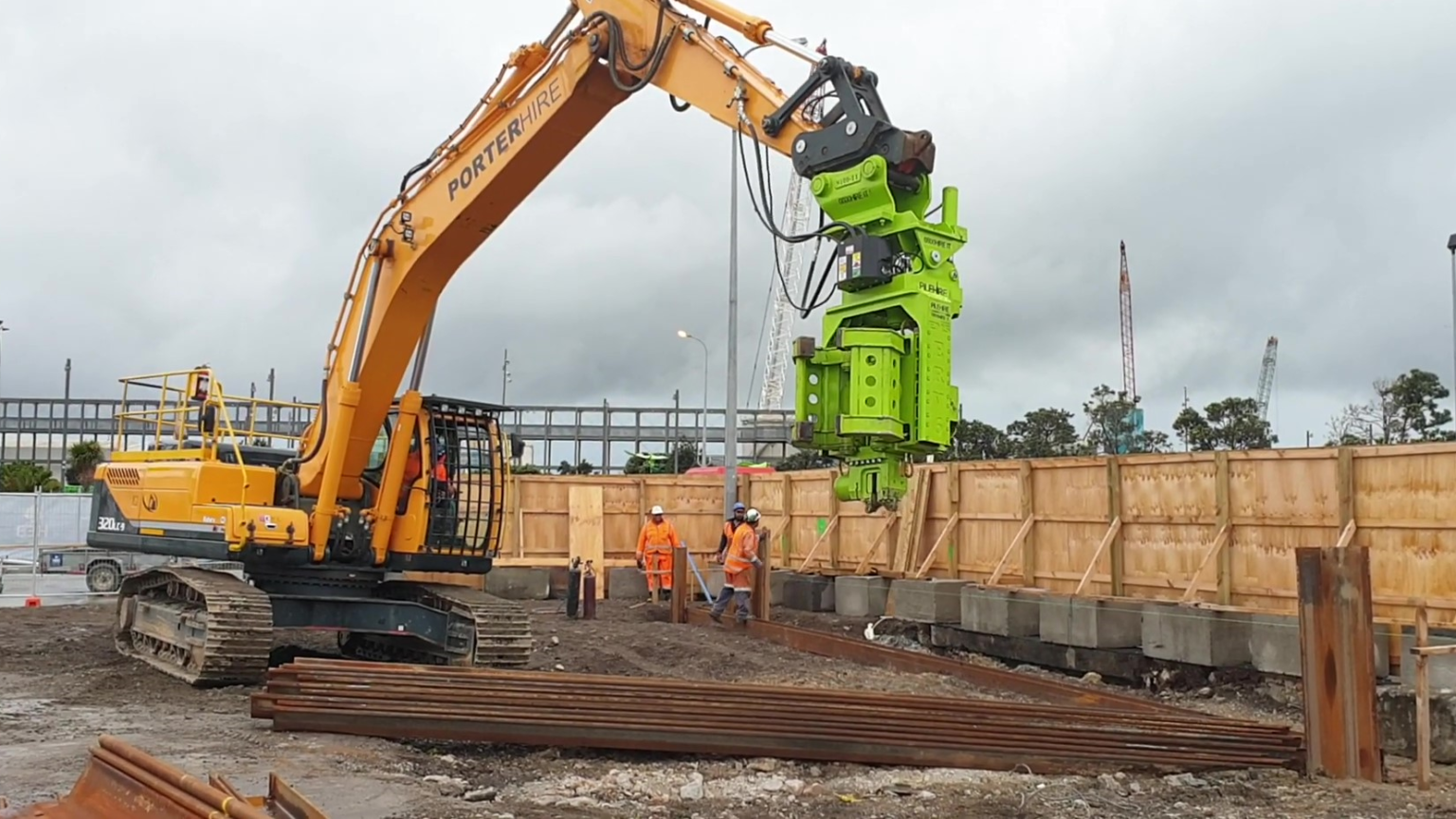 Vibratory Pile Driver for excavator, Side grip | WD INTERNATIONAL INC.